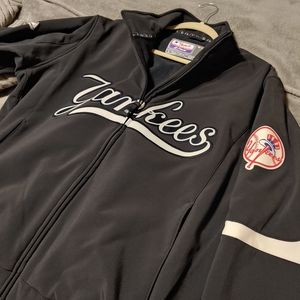 Men's Yankees large zip coat